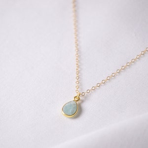 Aquamarin Kette, kleiner Aquamarin -Anhänger Goldkette, Geburtsstein, personalisierte halskette , filigrane Kette, minimalistischer Schmuck imagen 2