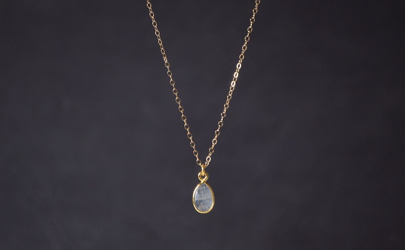 Aquamarin Kette, kleiner Aquamarin -Anhänger Goldkette, Geburtsstein, personalisierte halskette , filigrane Kette, minimalistischer Schmuck imagen 1