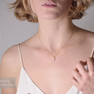 Aquamarin Kette, kleiner Aquamarin -Anhänger Goldkette, Geburtsstein, personalisierte halskette , filigrane Kette, minimalistischer Schmuck imagen 4