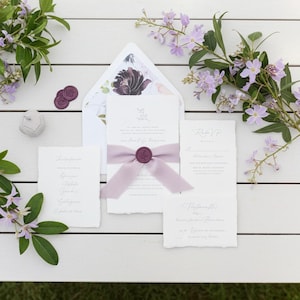 Conjunto de invitaciones de boda moradas, invitaciones florales color ciruela lila, sobres para confirmación de asistencia. imagen 19