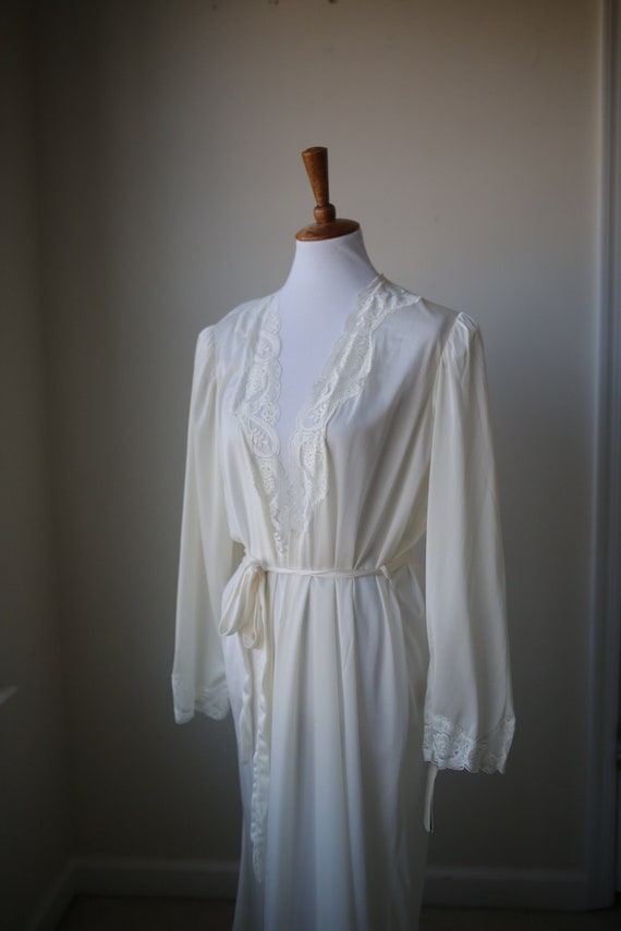 Vintage Olga Deadstock Ivory Satin Robe, XL, Brida