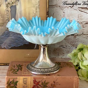 Soporte de pedestal antiguo de plata, cristal satinado, frutero, azul y blanco, tazza, pastel, centro de mesa, estilo Art Nouveau vintage, decoración