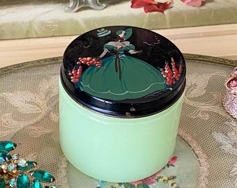 Frasco de vidrio de jadeíta uranio vintage con tapa pintada a mano con figura de dama con crinolina, década de 1920, jadeíta, tocador, decoración de tocador