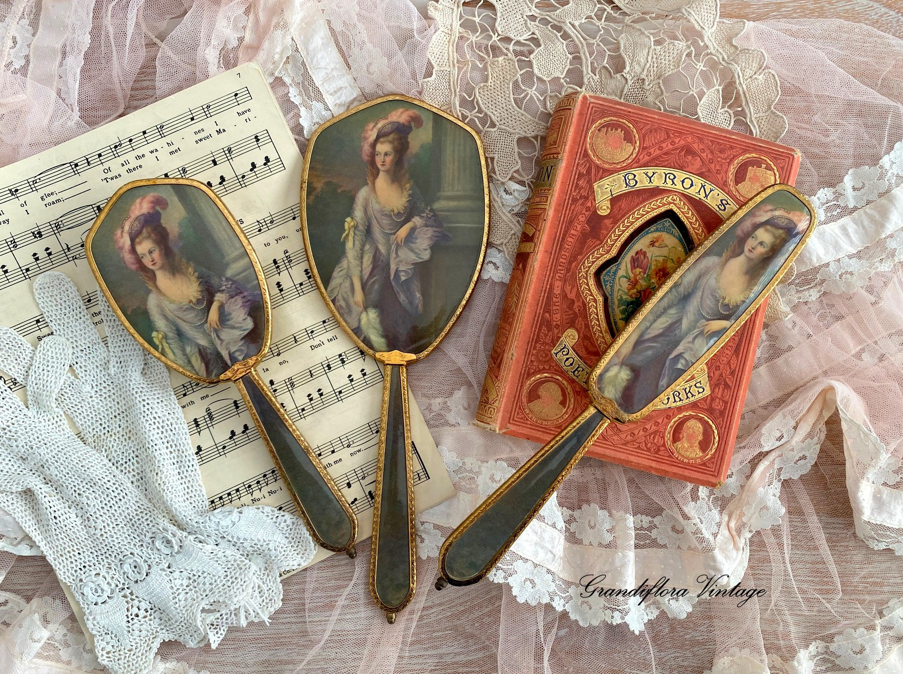 センセスプロダクト　Classic Vanity Box Vintage 1940s Dresser Vanity Set, Hair Brush, Hand Mirror