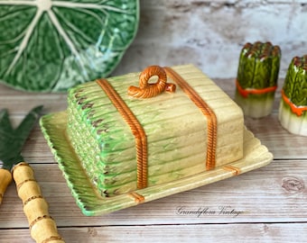 Un joli plat de beurre vintage, majolique d’asperges, avec couvercle, années 1940, décor de chalet, cuisine de ferme, Marutomoware