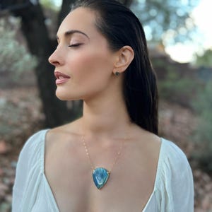 Labradorite Necklace // Labradorite  Gold Necklace // Large Labradorite Necklace // Labradorite Oval Necklace