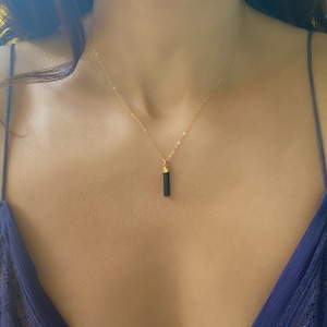 Collier en or avec tourmaline noire//Collier barre de tourmaline noire//Or ou argent//Collier avec pendentif en tourmaline noire