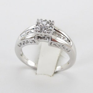 14k White Gold Diamond Engagement Ring - Gorgeous Wedding Ring