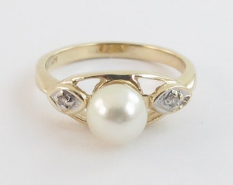 Diamond And Pearl Ring 14k Yellow Gold