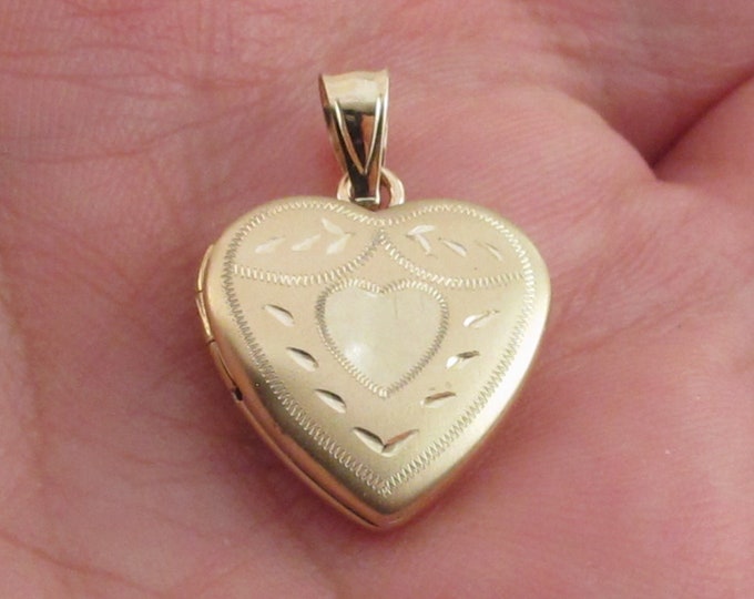 14k Gold Butterfly Heart Locket Pendant - Beautiful Hand Engraved Photo Locket - Engraving and Photo Engraving Available