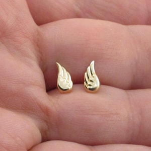 Örhängen i 14k gult guld med änglavingar, eleganta vardagssmycken