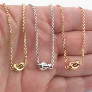 Collar con nudo de amor en oro de 14 quilates: cadena rolo ajustable
