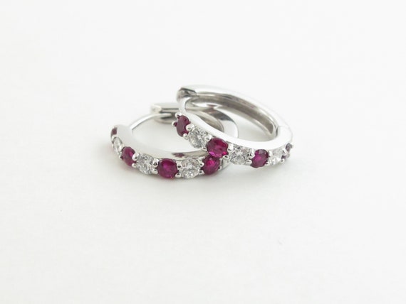 NUOVI orecchini a cerchio Huggie con diamanti taglio tondo da 2,50 ct