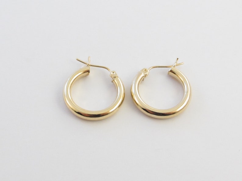 14k Yellow Gold Shiny Hoop Earrings