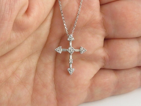 Cruz Pequeña De Oro De 14 Quilates – Amore Mio