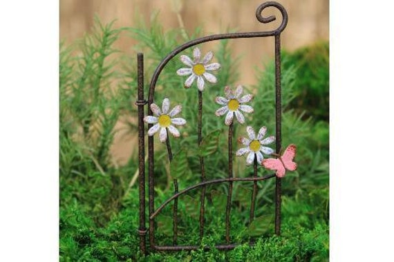 Dollhouse Miniature or Fairy Garden Metal Gate Pick with Daisies /& Butterfly