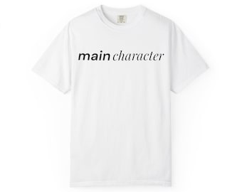 Camiseta del personaje principal / Tipografía minimalista