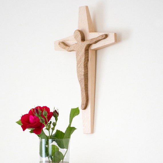 Modernes Kreuz aus Holz, Kruzifix aus Holz, Kreuz zum Aufhängen an