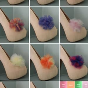 Hermosos clips para zapatos de tul hechos a mano. Elija su propia combinación de colores. También hay ramilletes y tocados disponibles.