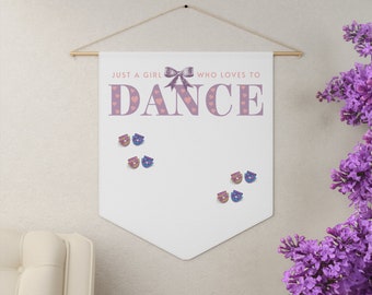 Banderín de baile con pin de coqueta rosa, exhibición de colección de pins de lazo rosa para bailarina de competición, decoración de sala de pins de competición, regalo de recital de baile