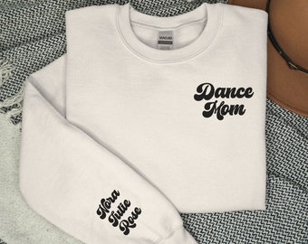 Sudadera personalizada de mamá de baile, nombres personalizados en el cuello redondo de la manga, regalo de mamá de baile, sudadera de mamá de baile de moda, equipo acogedor de mamá de baile de compensación