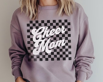Pull ras du cou personnalisé à carreaux Cheer Mom, équipement personnalisé dans le dos Cheer Mom, cadeau rétro compétitif Cheer Mom, sweat-shirt unisexe en molleton doux