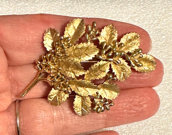 Vintage Trifari Gold Tone Leaf Pin - image 3