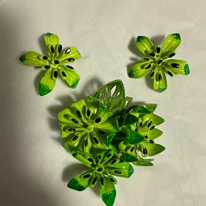 1970’s Enamel Flower Pin & Earrings Set Green