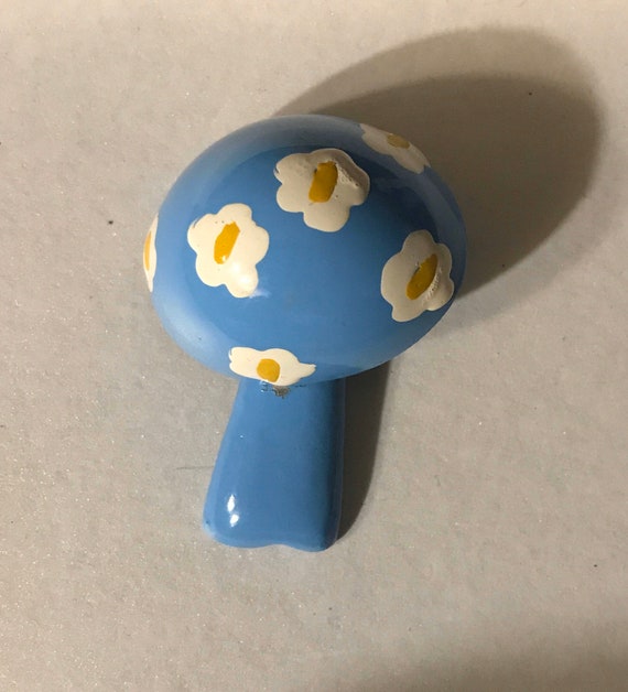 Vtg enamel Mushroom Pin Blue W/ white flowers - image 1