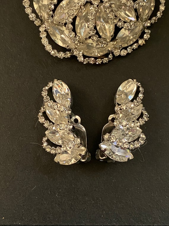 Vintage 1950’s Rhinestone Pin & Earrings Set 3-D - image 3