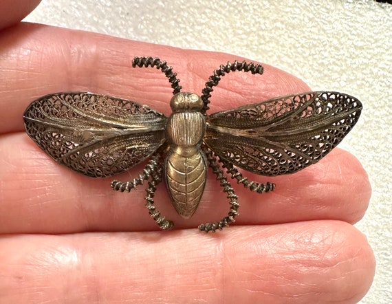 Vintage Sterling Silver Bee Pin w/ Filigree Wings - image 4