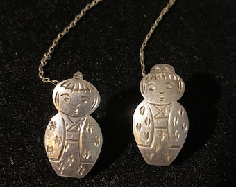 Fermagli per bavaglino vintage in argento sterling con bambola giapponese Kokeshi Geisha Girl, per maglione