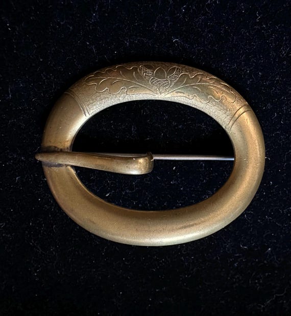 Vintage Oak Leaf & Acorn Metal Sash Buckle Art Deco Antique Accessory Victorian Gold Gilded Sash Pin Buckle Design Etched Acorn  main image 2