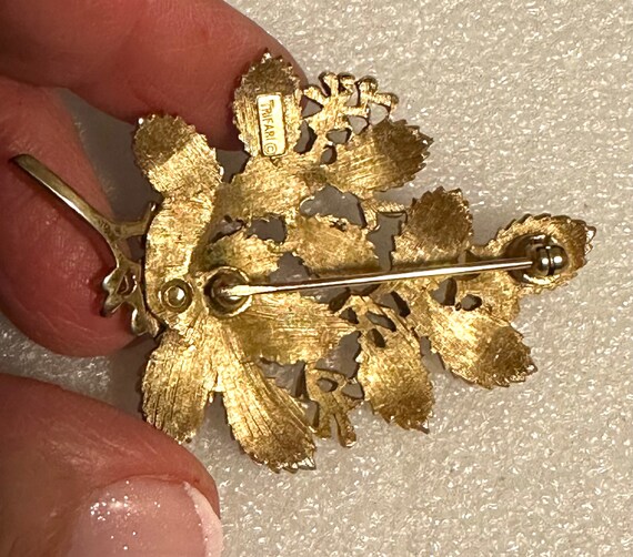 Vintage Trifari Gold Tone Leaf Pin - image 2