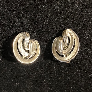 Vintage Trifari Silver Tone Swirl Design Clip On Earrings