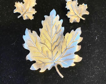 Vintage Trifari Silver Leaf Pin & Earring Set Nice!