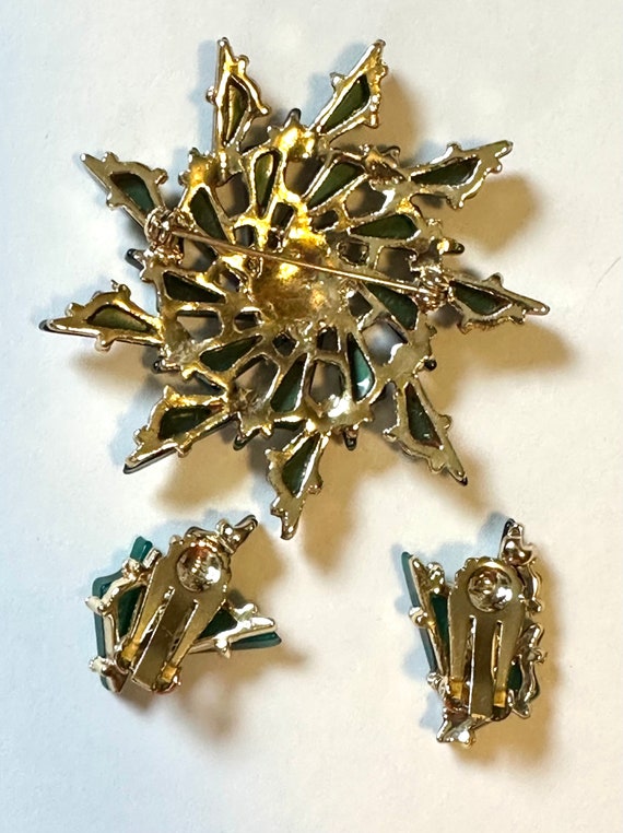 1950-60’s Green Thermoset Pin & Earrings Set - image 4