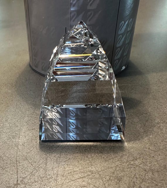 スワロフスキー 置物 ピラミッド ペーパーウェイト スワロフスキークリスタルピラミッドペーパーウェイトオリジナル