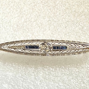 Art Deco 14k Weißgold Filigran Brosche mit Diamant & Saphiren