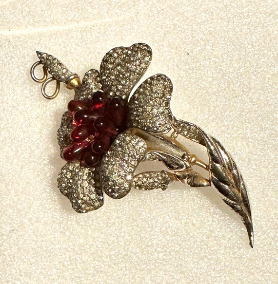 Stunning 1940’s Flower Pin 3-D