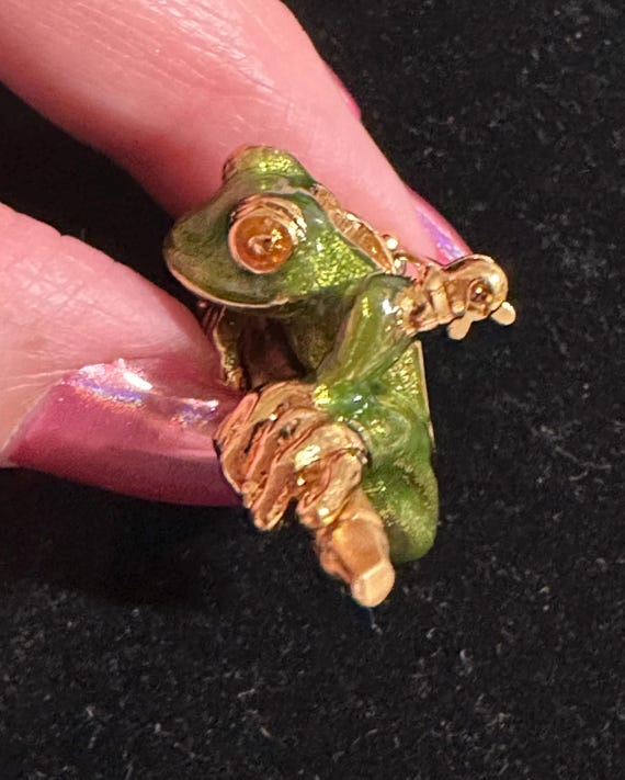 KJL Kenneth Jay Lane Green Enamel Frog Pin - image 3
