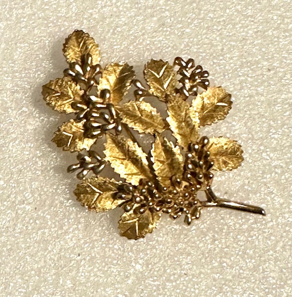 Vintage Trifari Gold Tone Leaf Pin - image 1