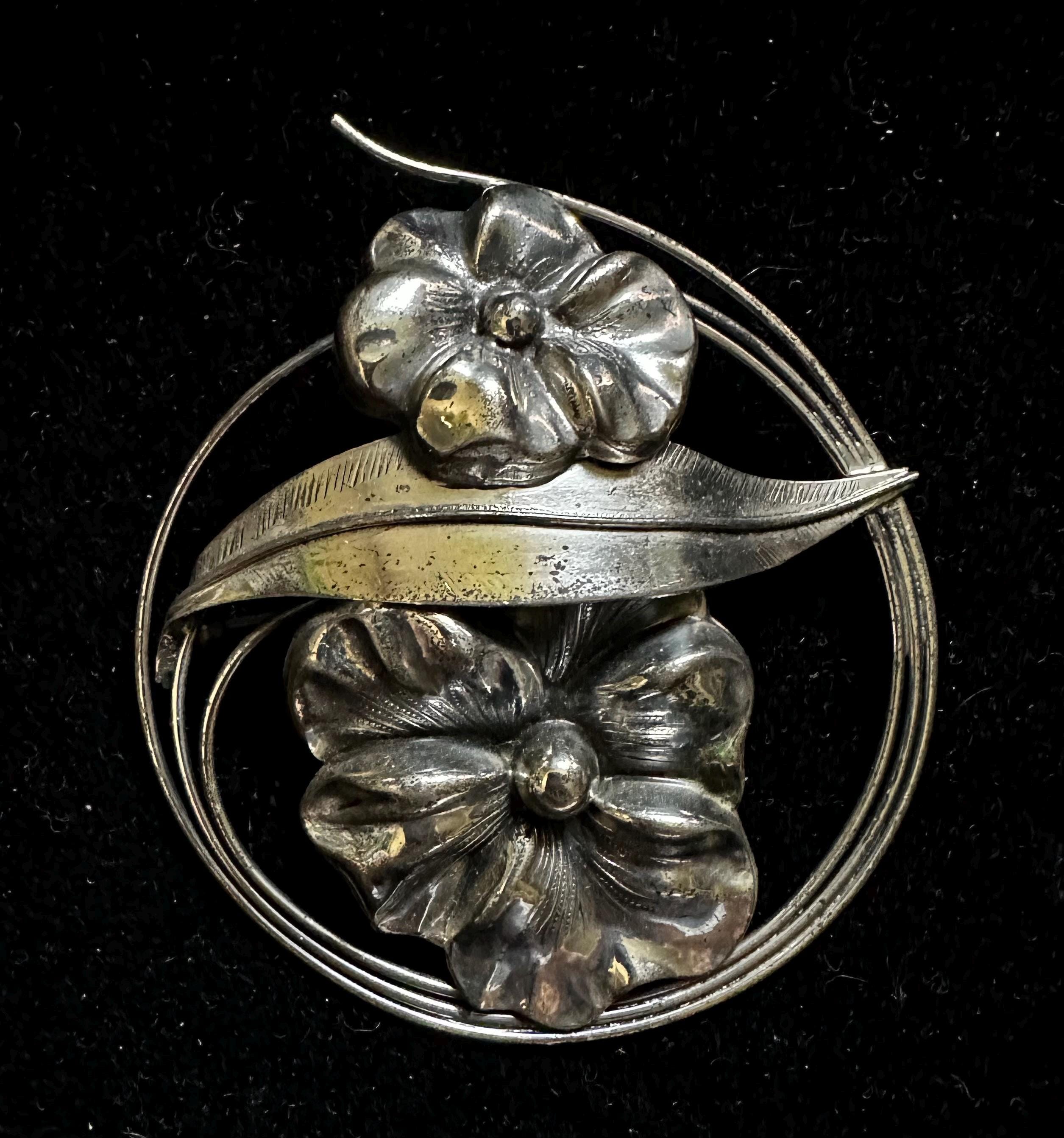 Superbe Broche Art Nouveau Argenté Une Grosse Fleur Email Bleu