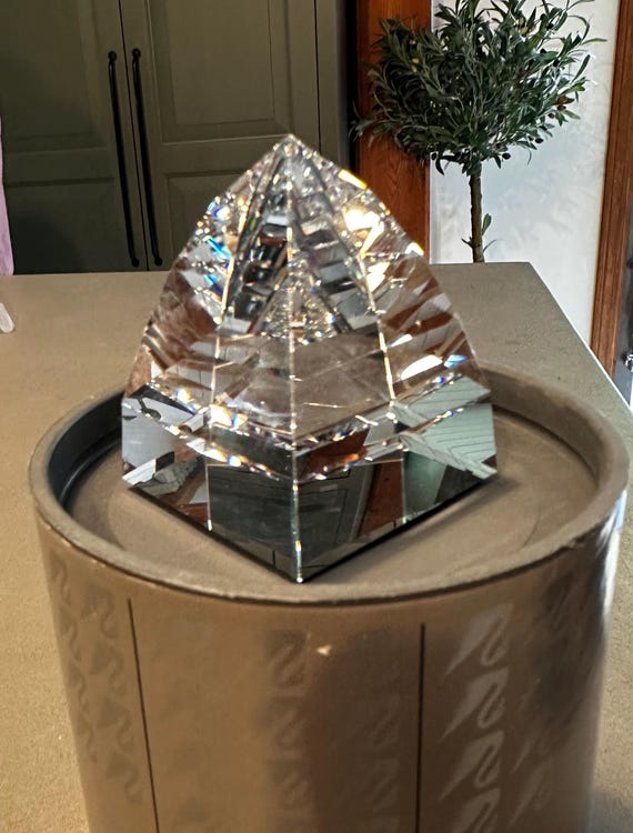 スワロフスキー 置物 ピラミッド ペーパーウェイト スワロフスキークリスタルピラミッドペーパーウェイトオリジナル