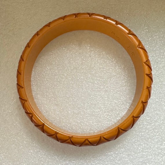 Carved Butterscotch Bakelite Bangle Bracelet - image 2