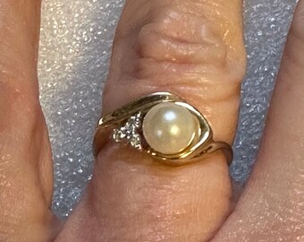 14k Yellow Gold Pearl & Diamond Ring Sz 6.5