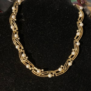 Vintage Trifari Gold Tone Necklace E 