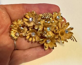Spilla floreale vintage con pietre di cristallo austriache