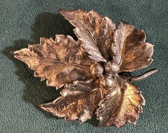Spilla a foglia brutalista in argento sterling Tilia Danmark (Danimarca)