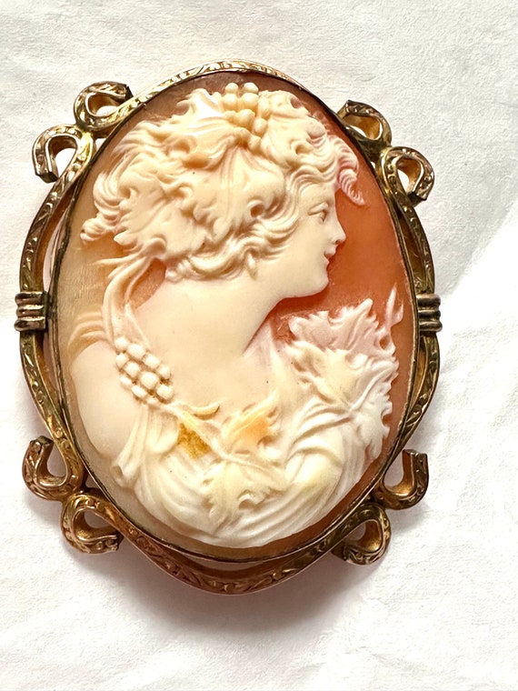 1920’s Cameo Brooch w/ Fancy GF Frame - image 2